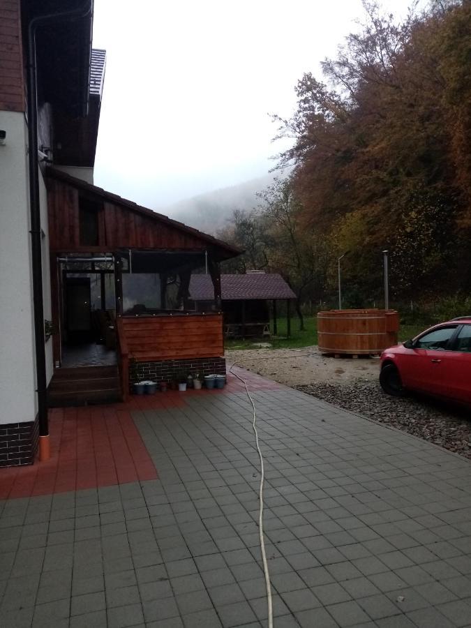 Livada Amely Gales Exterior foto